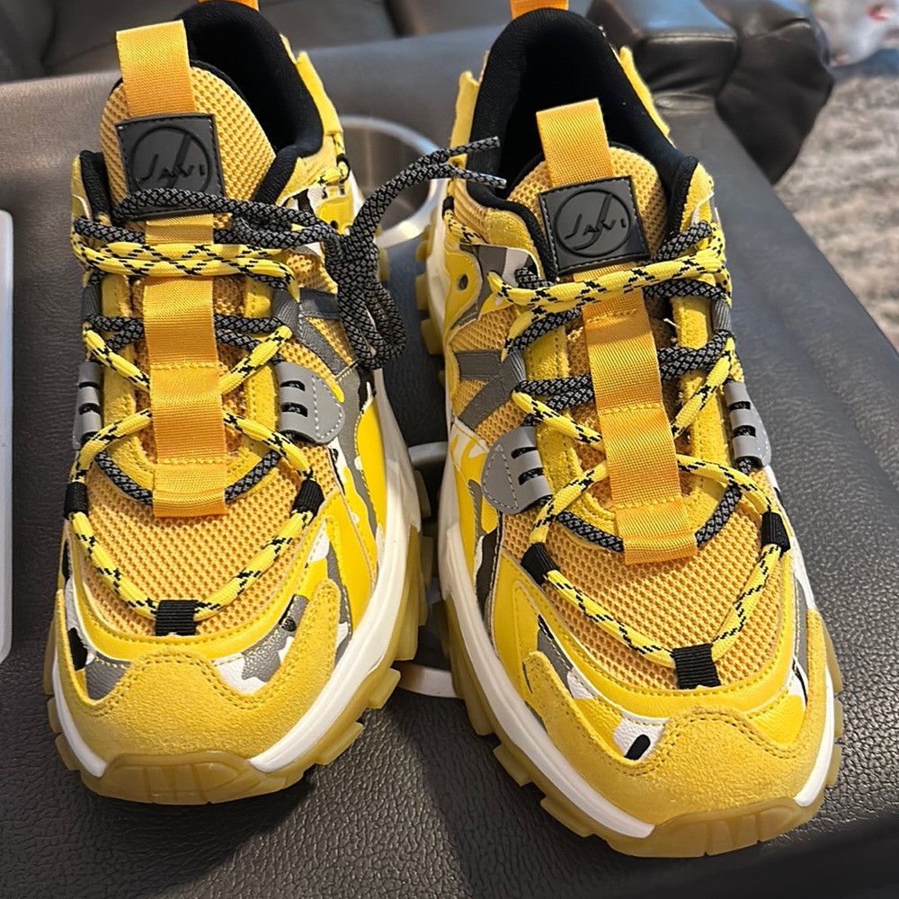 Javi size 11.5 men’s shoes